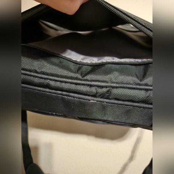 Dell Black Laptop Bag - Picture 5 of 16